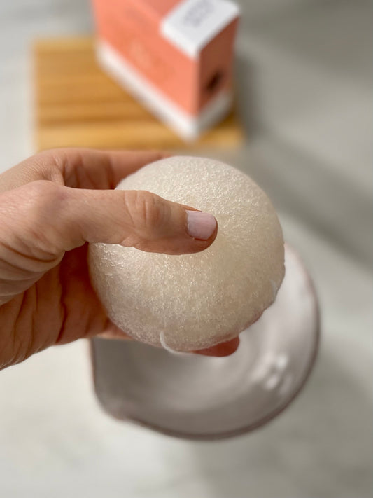 Éponge Konjac exfoliante pour visage nature / Natural konjac sponge facial exfoliant